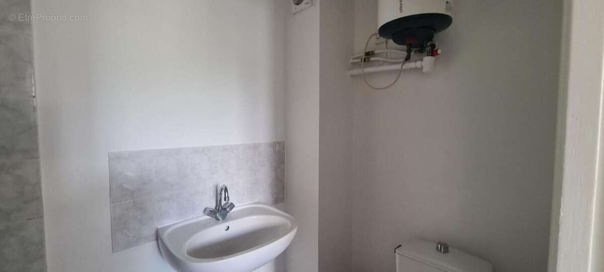 Appartement Nantes 1 P . 16.11 M² . Salle d'eau avec toilettes - photo 5