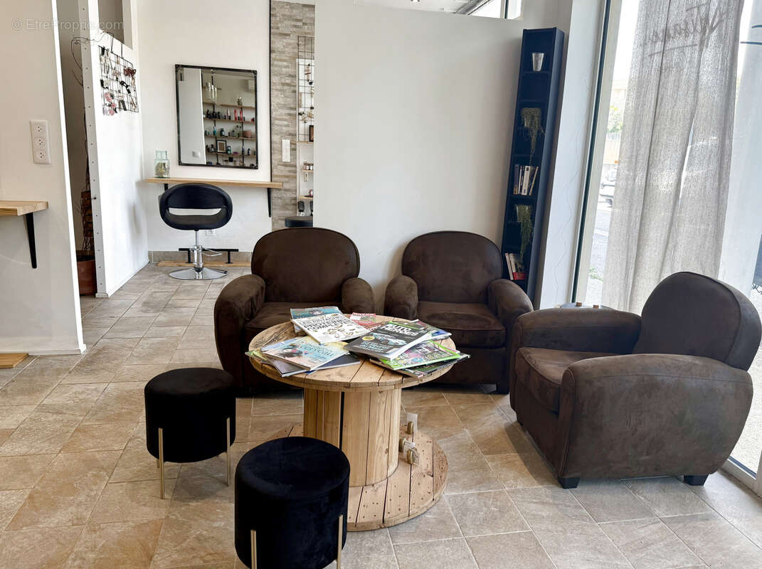 Commerce à VENELLES