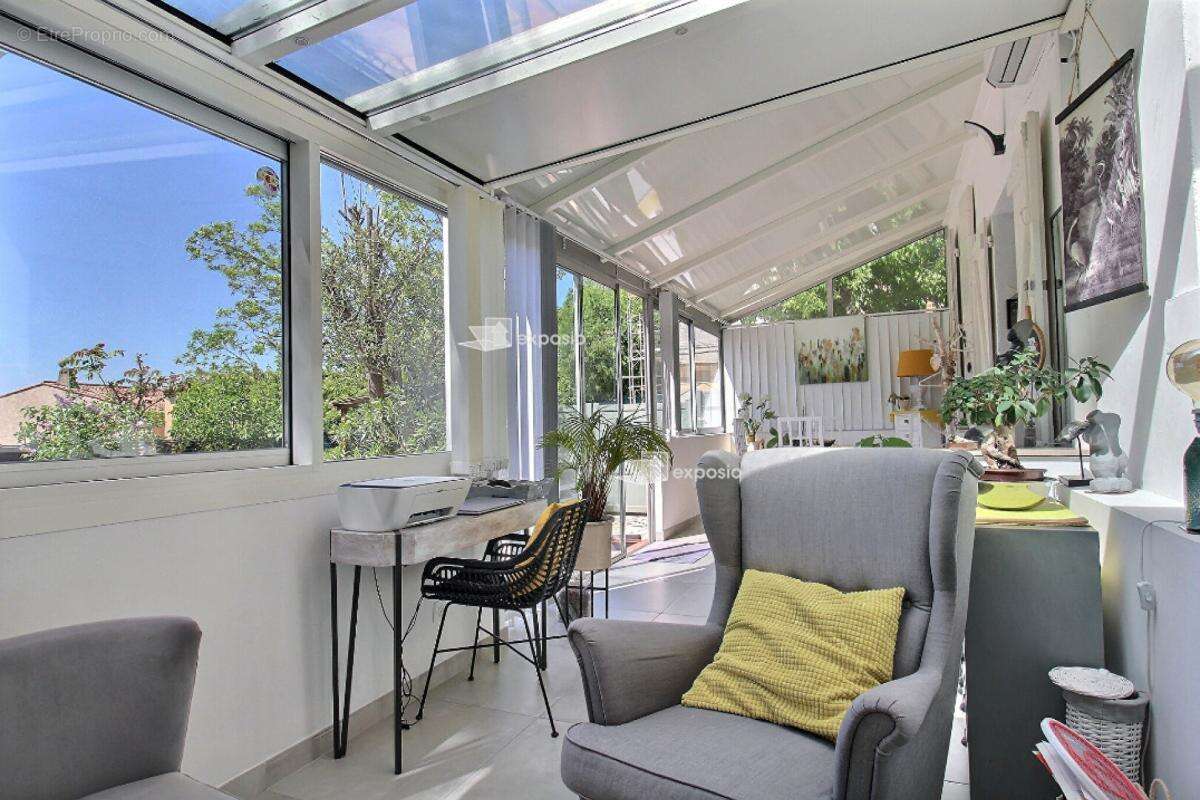 Bas de villa avec jardin - Le Plan du Castellet - 69 m² - 335 000 - photo 2