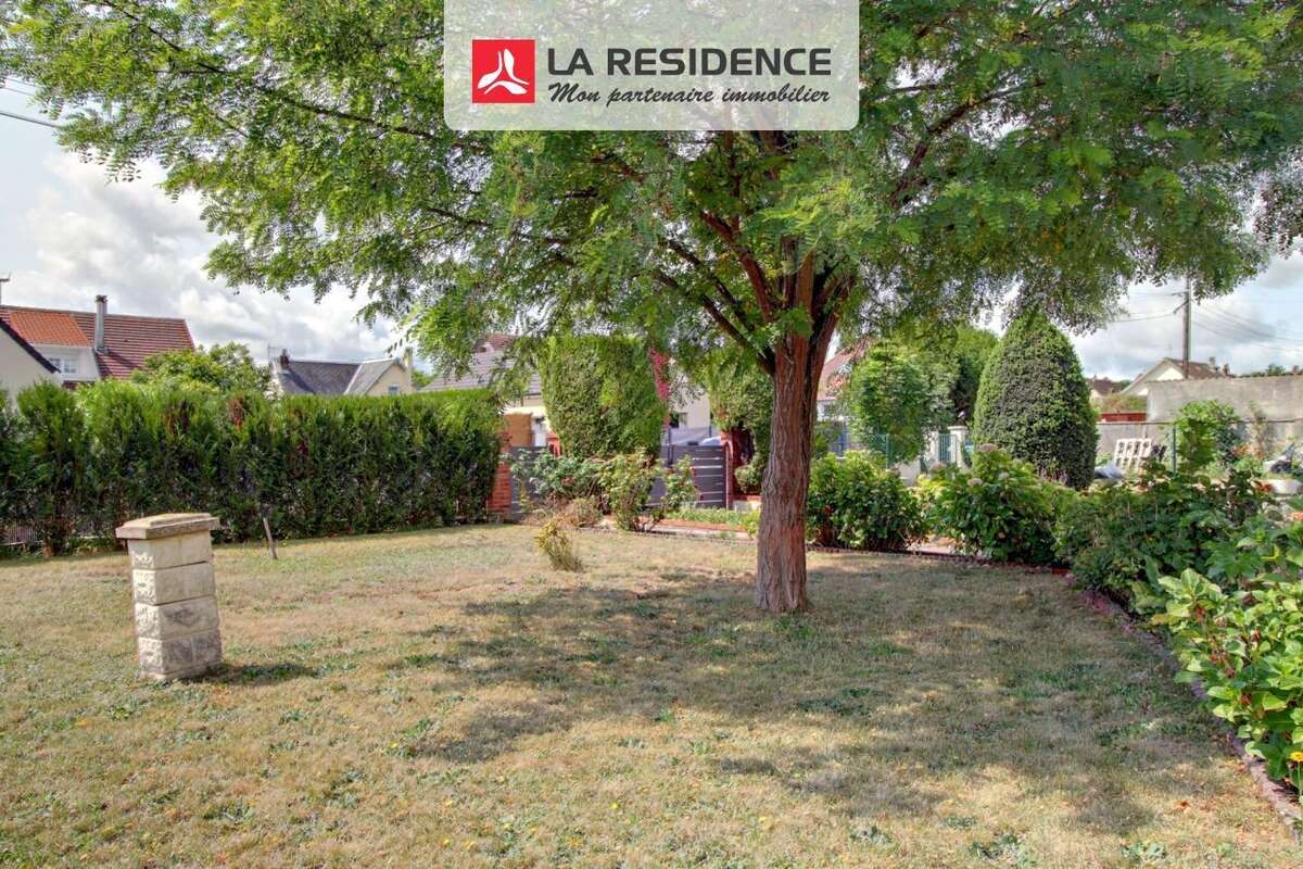 Maison à SAINT-ETIENNE-DU-ROUVRAY