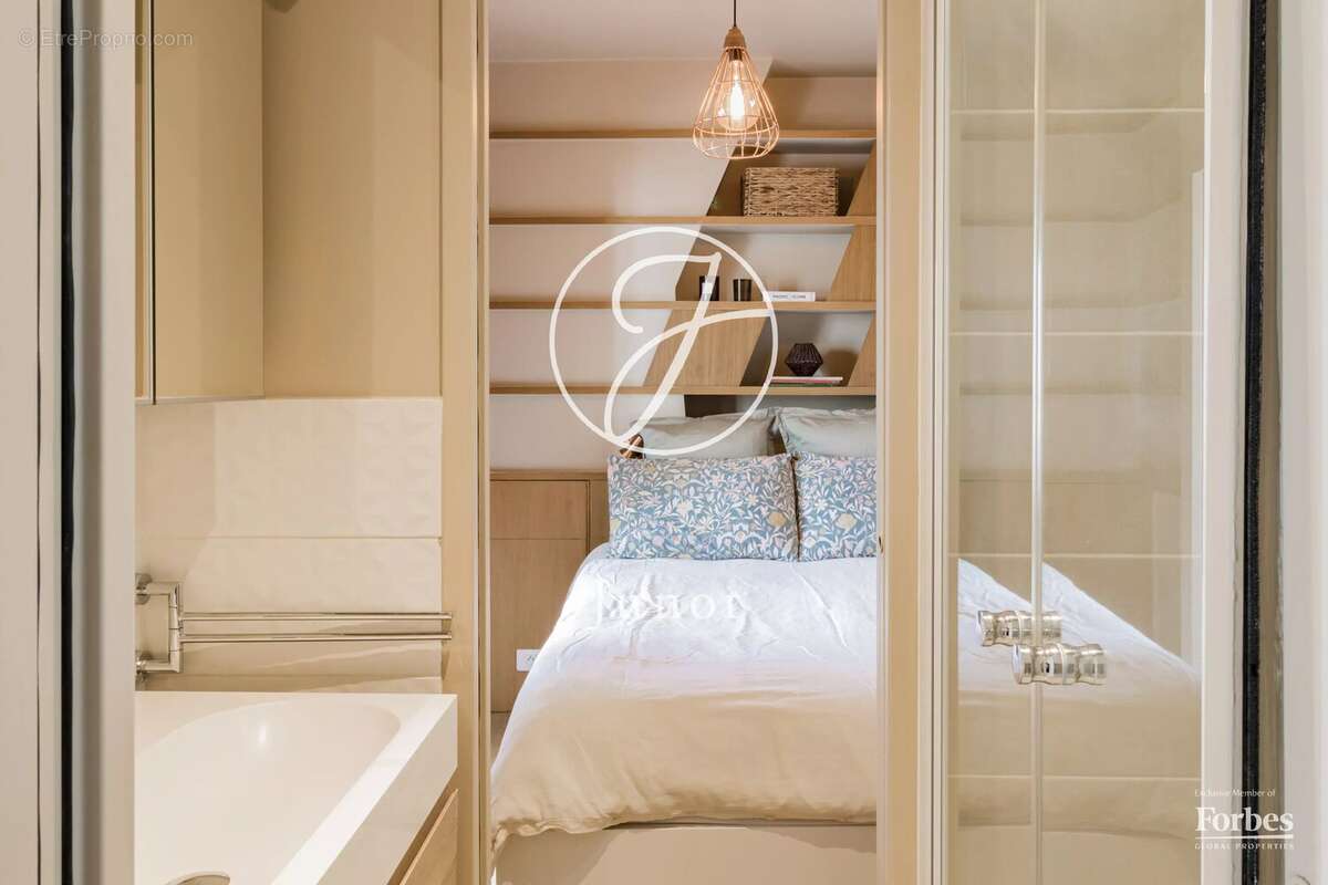 Appartement à PARIS-7E