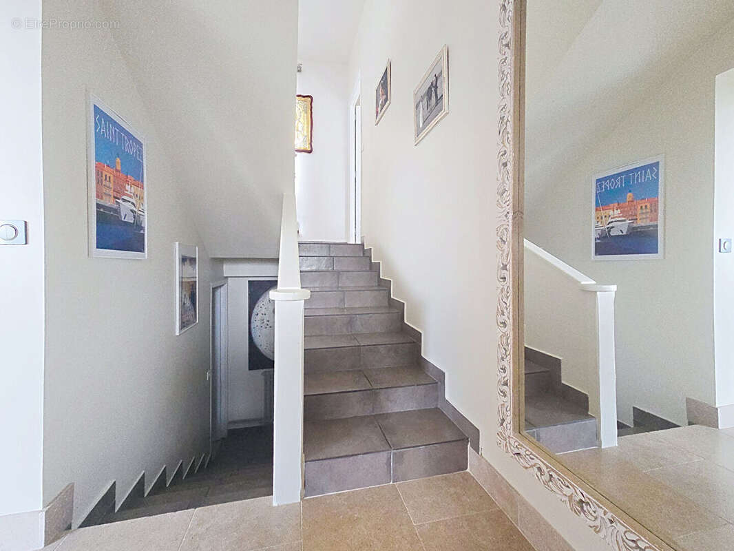 TROUVILLE SUR MER - Villa de 7 pièces avec garage - photo 10