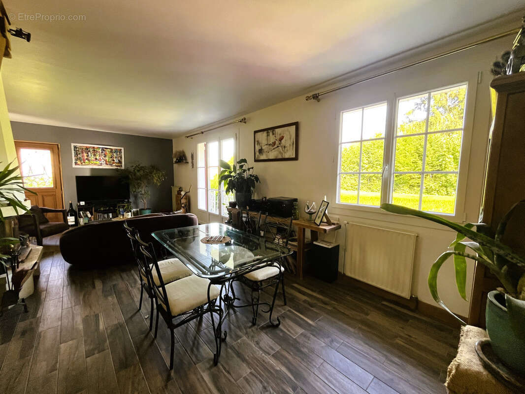 Maison à SAINT-PREST