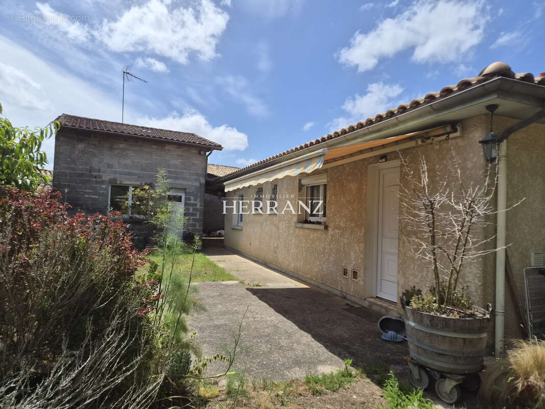 Maison à SABLONS
