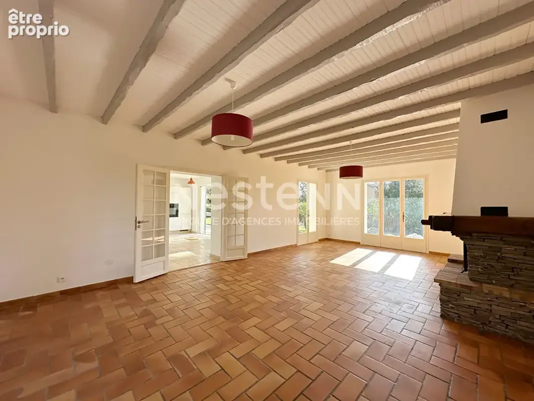 A VENDRE-LA CRAU Maison de plain-pied 157 m² -Terrain de 2 494 m² avec potentiel de division - photo 4