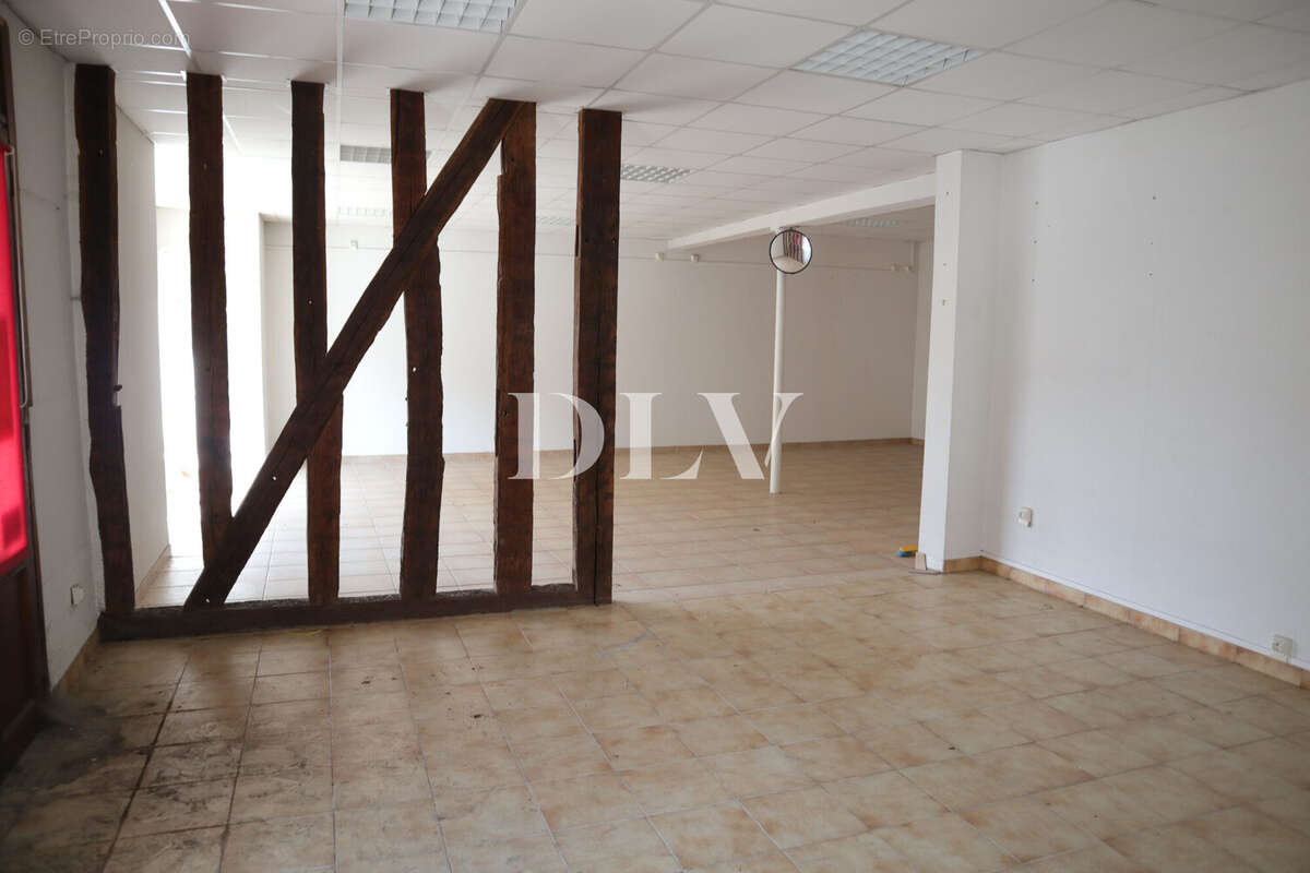 Commerce à FONTAINEBLEAU