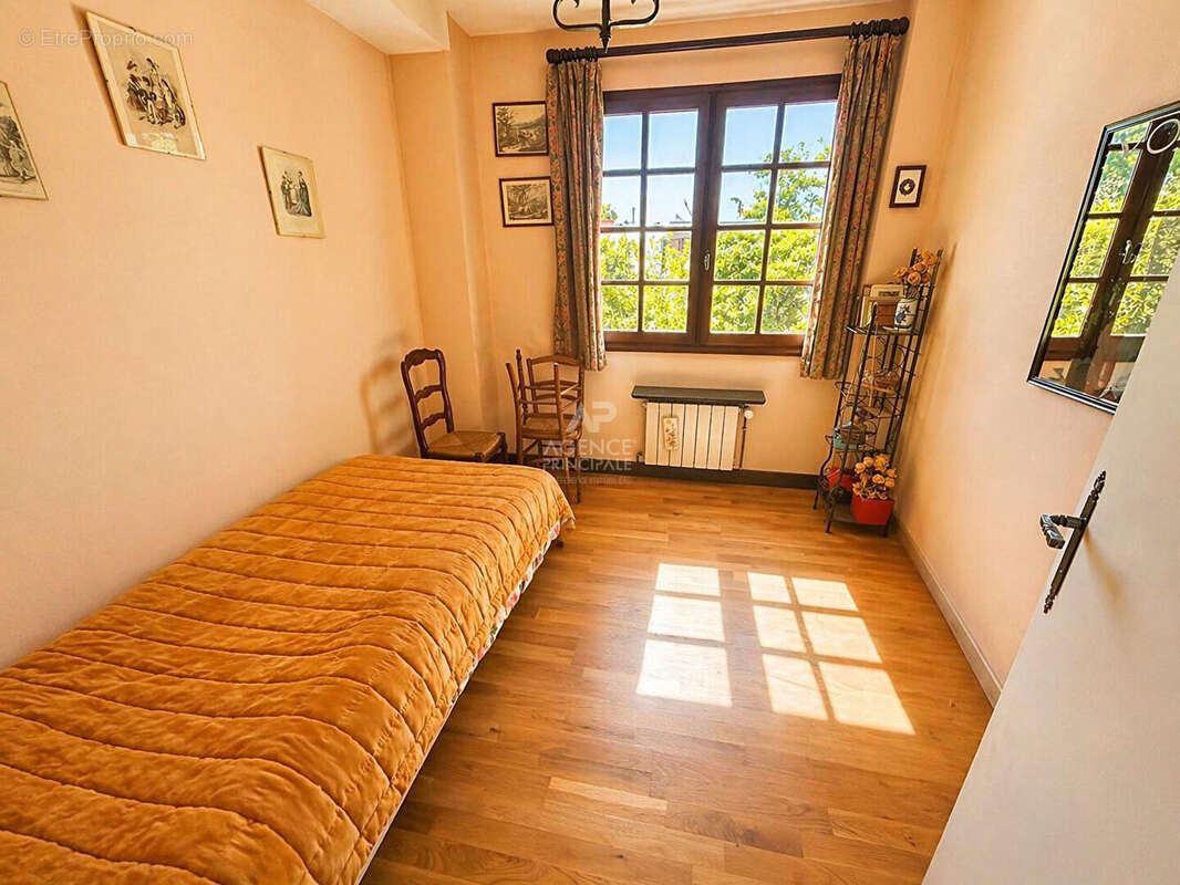 Maison à VERNEUIL-SUR-SEINE