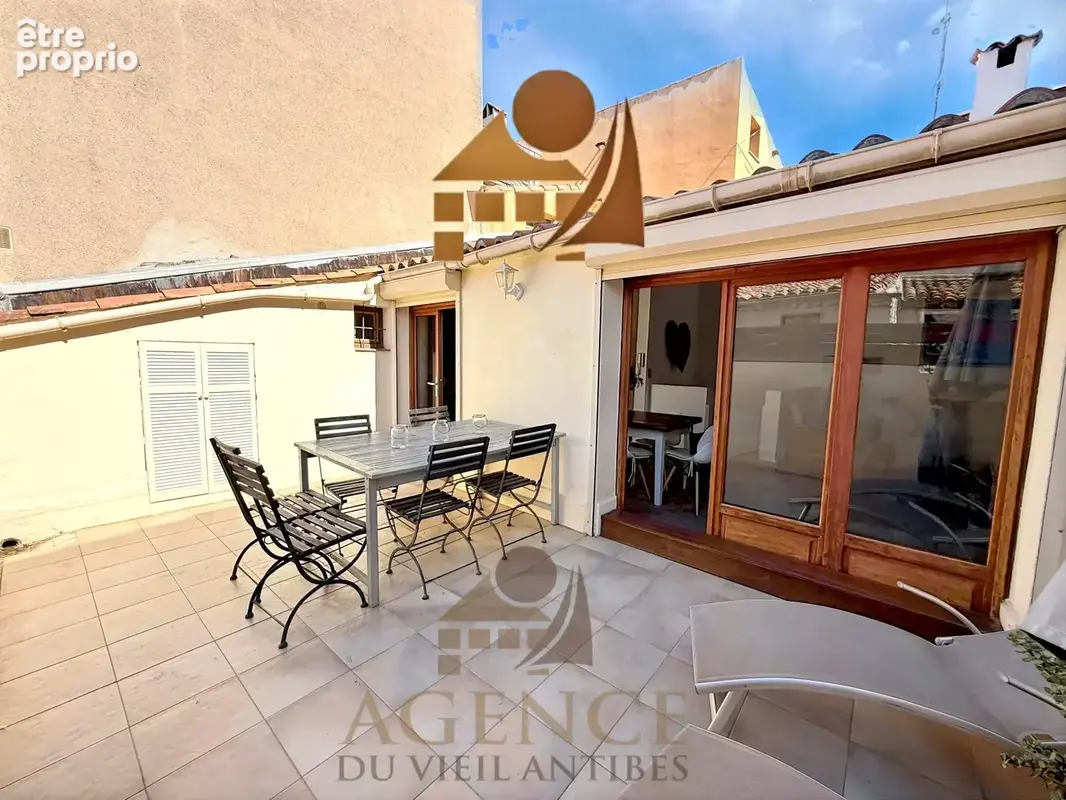 Vieil antibes – maison de village avec terrasse et garage - photo 2
