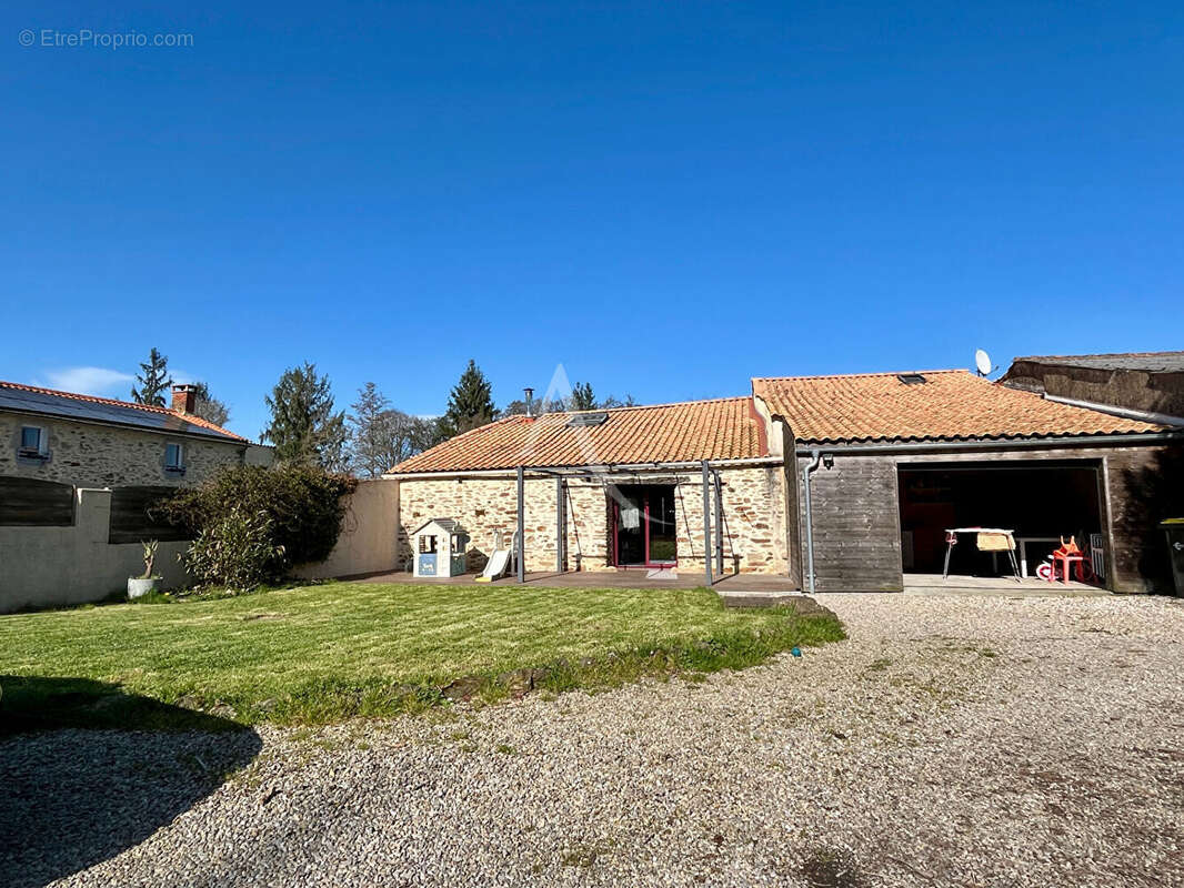 Maison à SAINTE-FLAIVE-DES-LOUPS