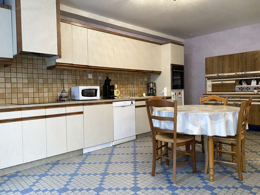 Maison à MONTREUIL-DES-LANDES