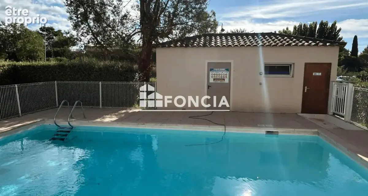BRIGNOLES - Agréable T2 loué en résidence récente avec piscine - photo 2