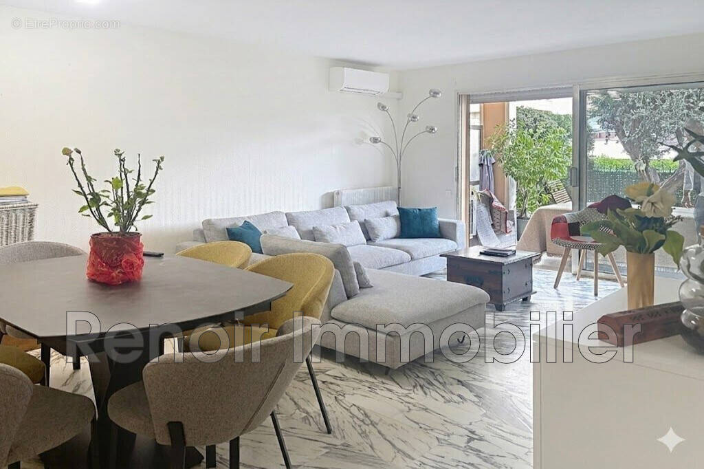 Appartement à SAINT-LAURENT-DU-VAR