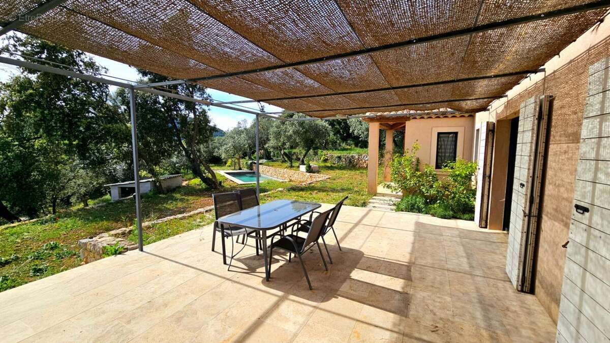 Claviers , Var . Villa contemporaine avec vue dégagée, piscine et terrain de 5800 m² - photo 6