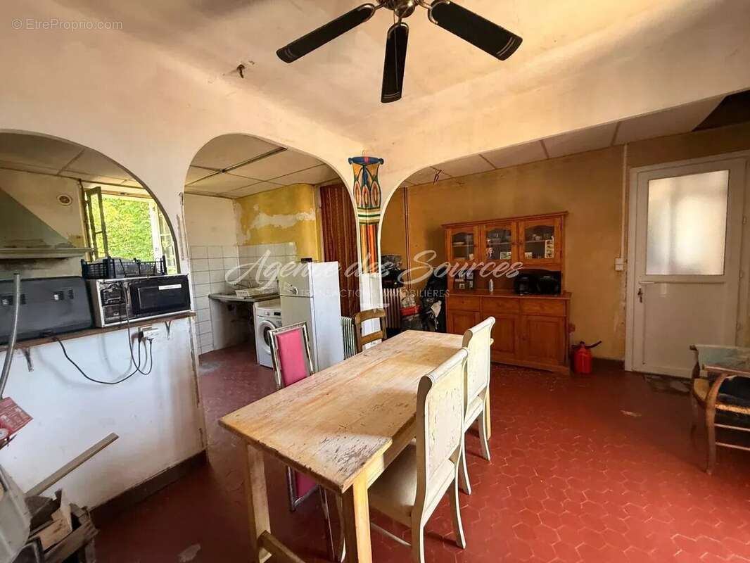 Appartement à VARAGES