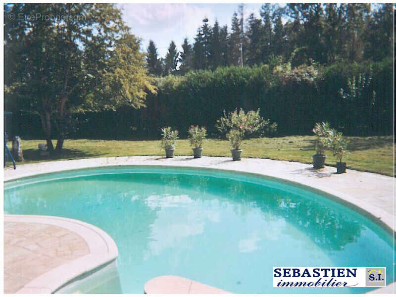 Coin piscine - Maison à BOUILLY