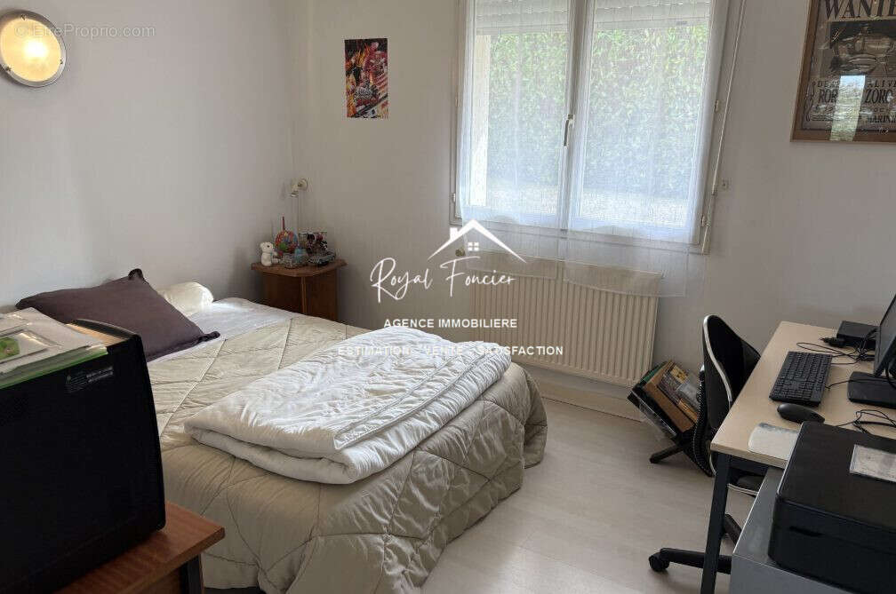 Chambre 1 - Maison à CHATELLERAULT