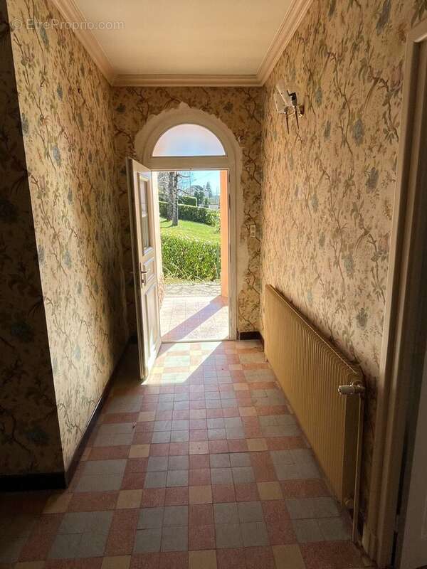 Maison à COURS-LA-VILLE