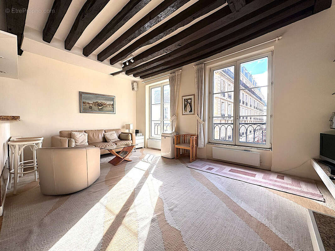 Appartement à PARIS-1E