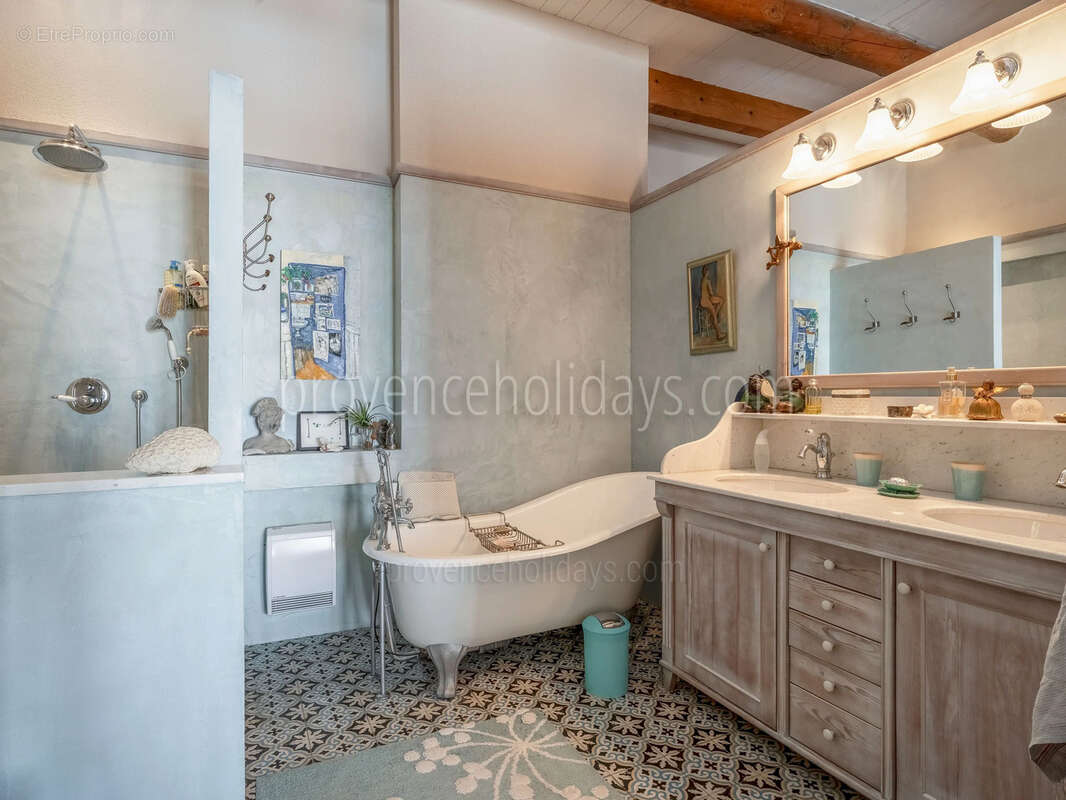 ALLEINS, maison de caractère de 350 m2, piscine, garage - photo 19