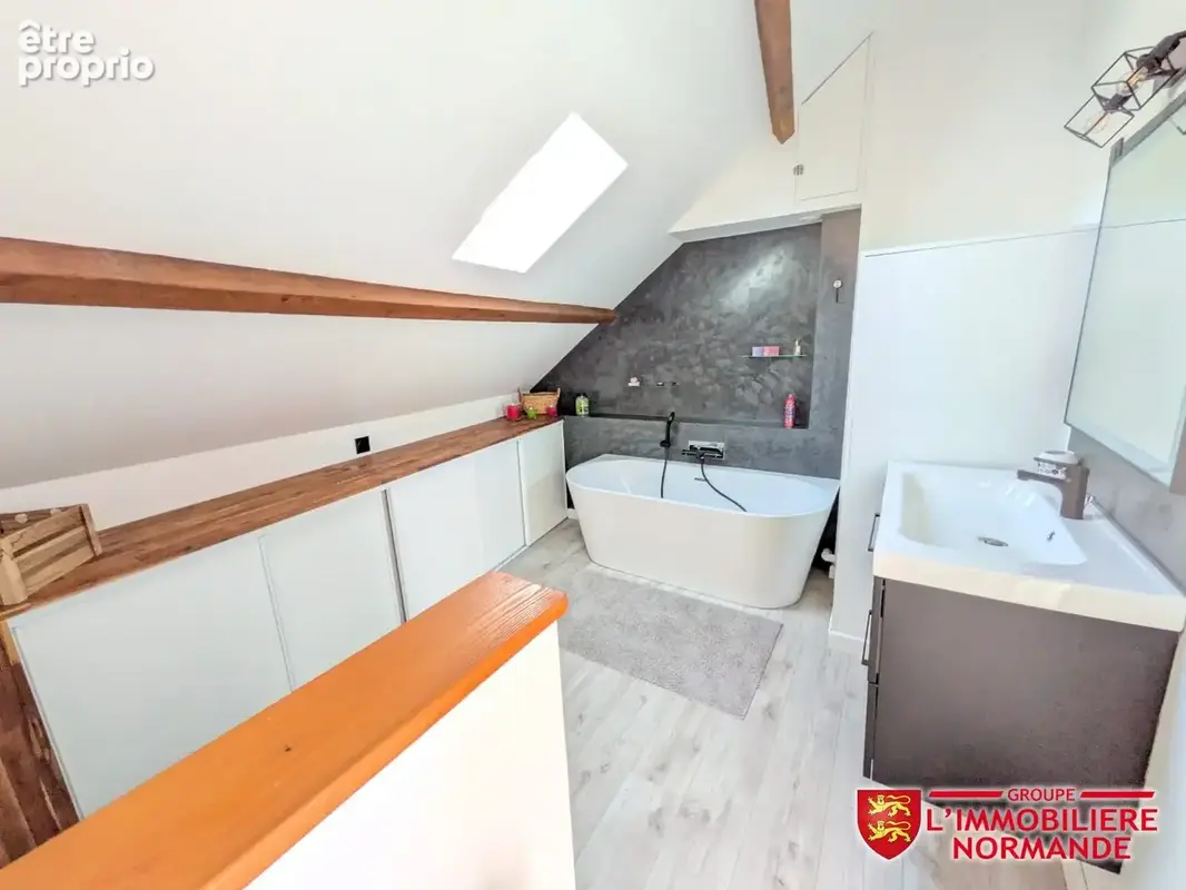 Maison de caractère avec dépendance - photo 12