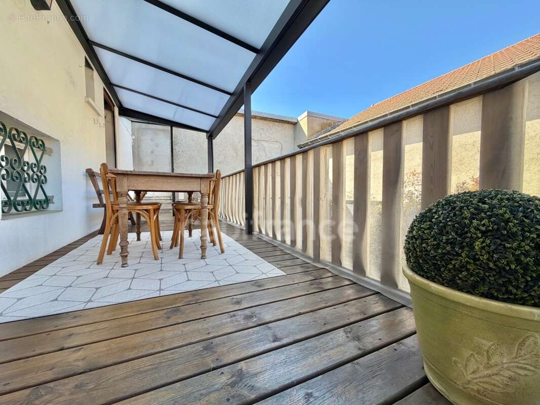 Ensemble immobilier : maison + appartement independant + garage de 135m2 + dependances et terrain clos – rare sur le secteur - photo 7