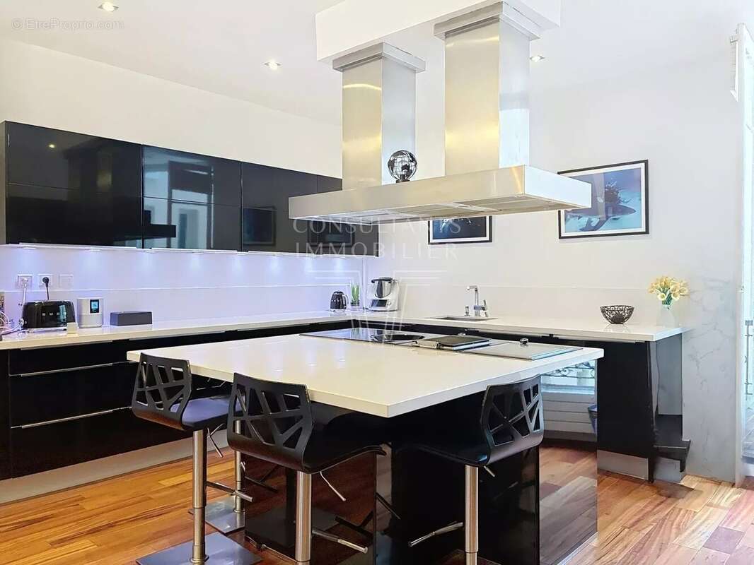 Appartement à PARIS-17E