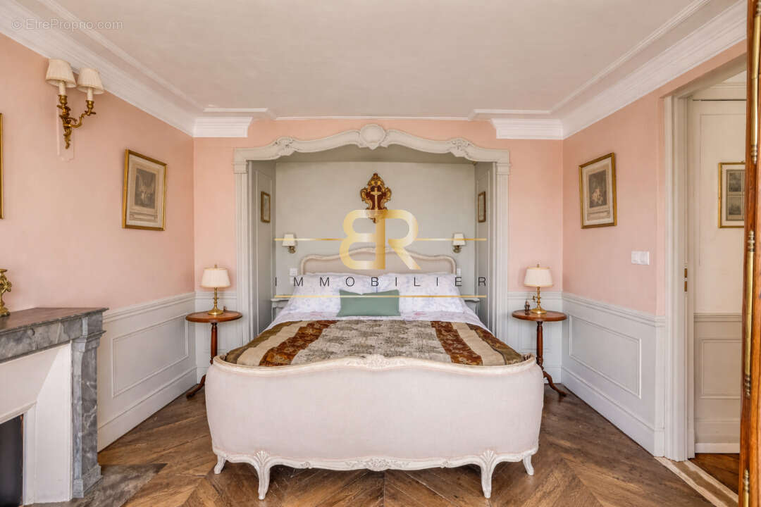 Appartement à PARIS-2E