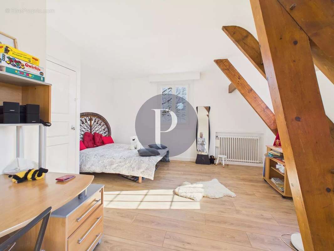 Maison à VERRIERES-LE-BUISSON