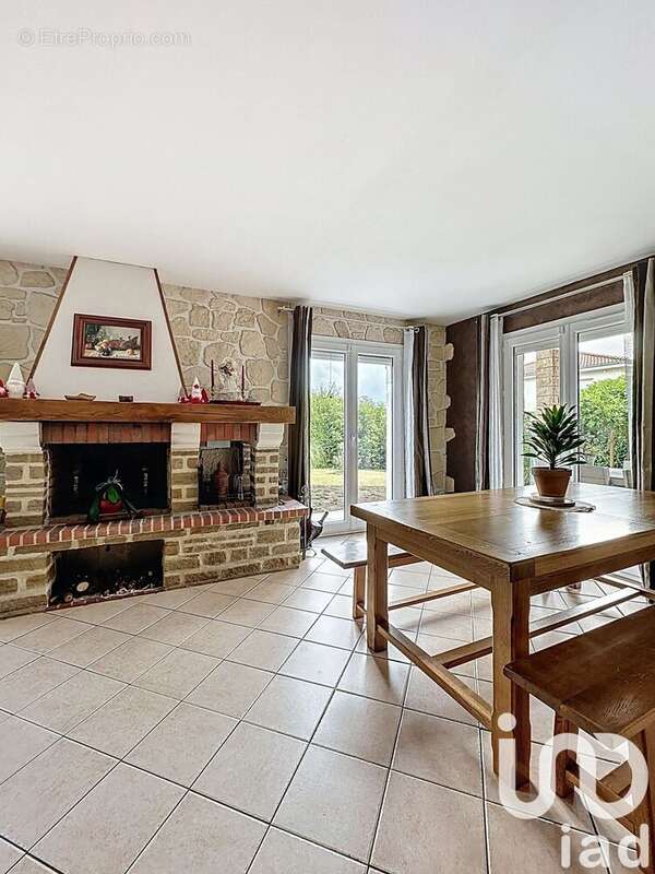 Photo 3 - Maison à GREZIEU-LA-VARENNE