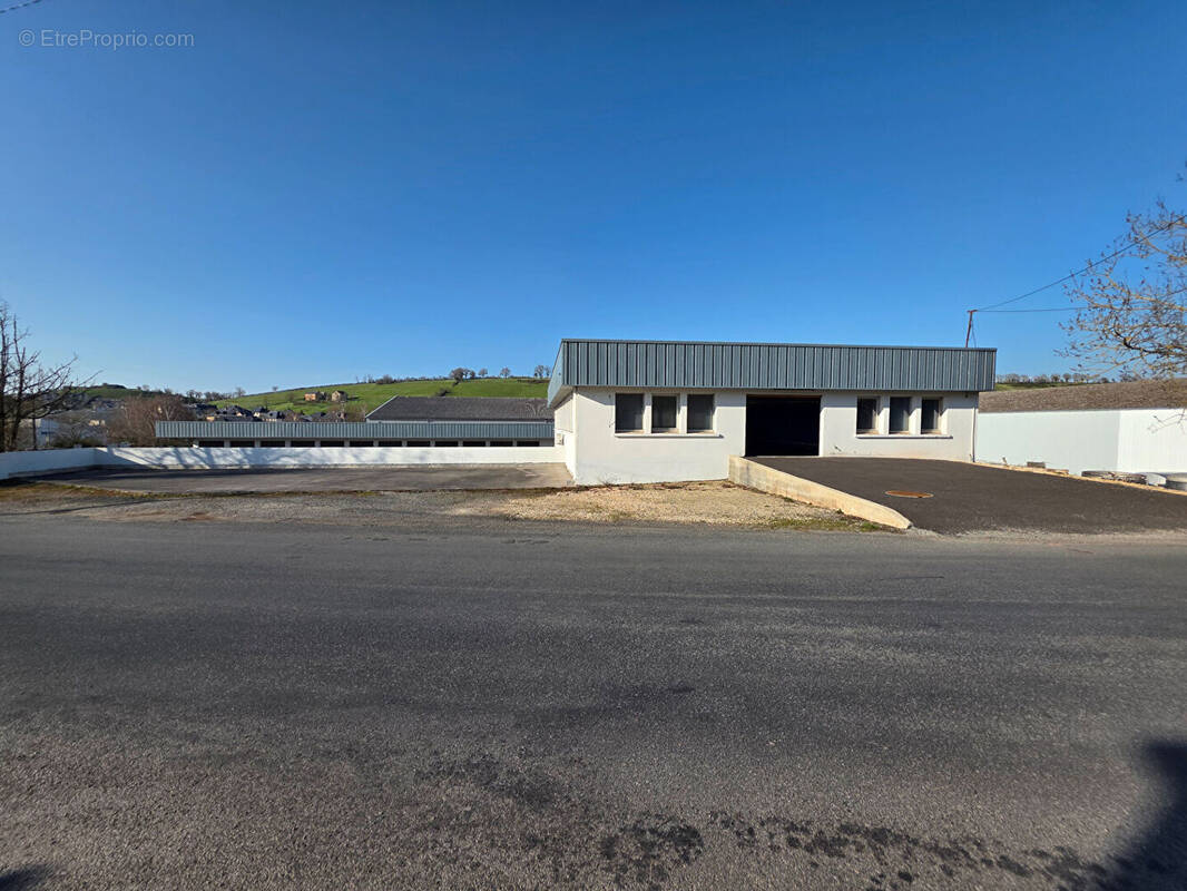 Commerce à ONET-LE-CHATEAU