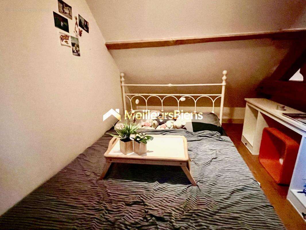 Maison à MONTJAVOULT