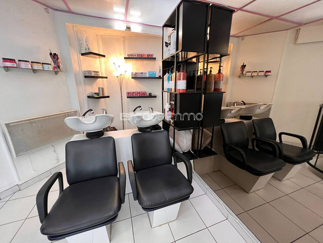 Commerce à MONT-SAINT-AIGNAN