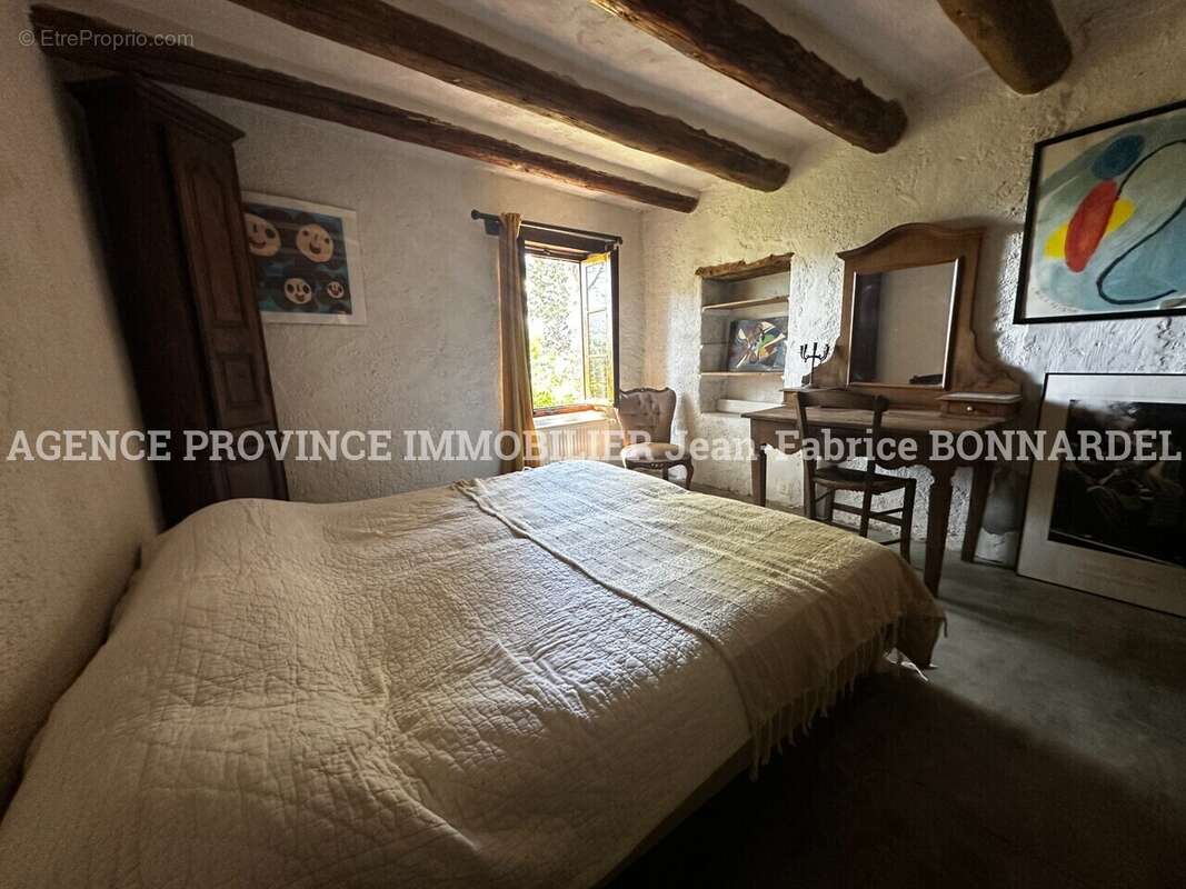 Maison à LES PILLES
