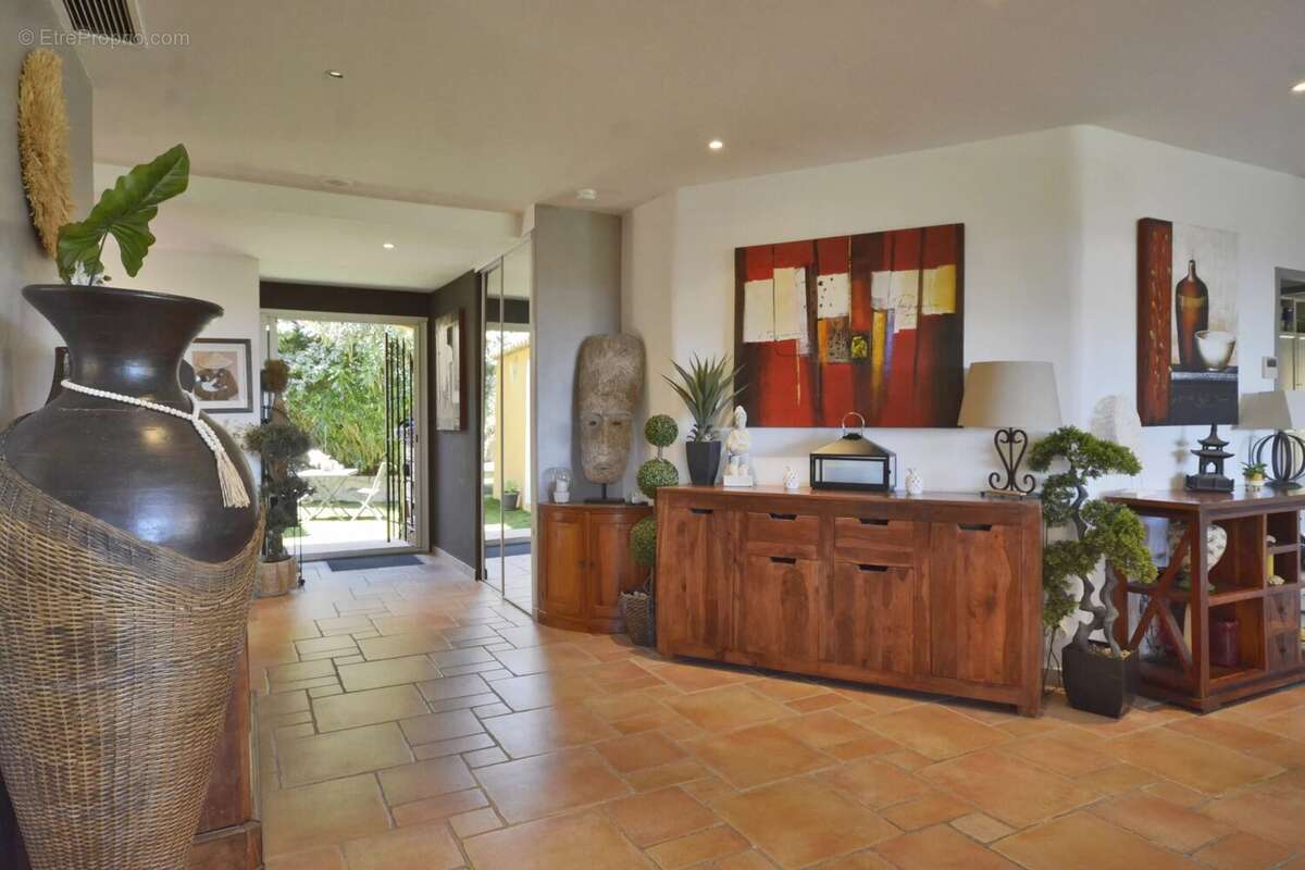 Maison 300 m² à Biot  - photo 20