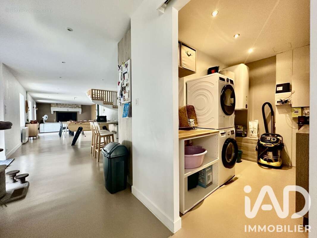 Maison 163 m² à Ergue-Gaberic  - photo 5