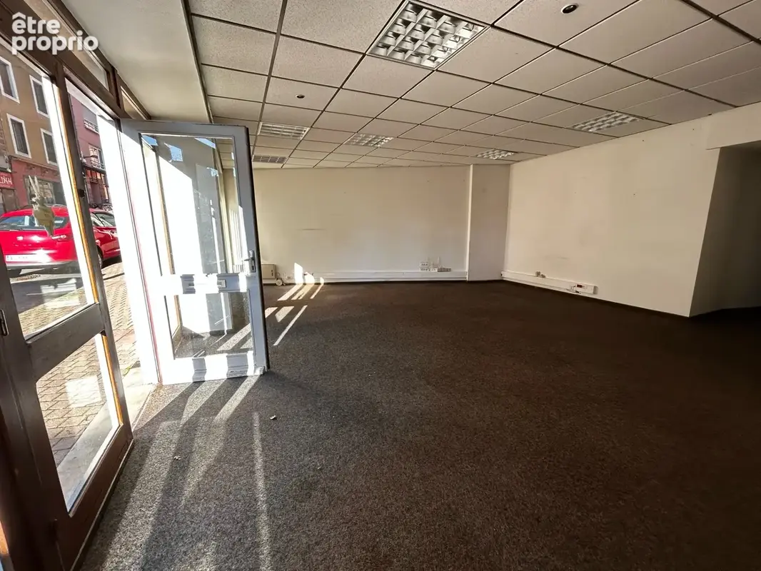 HYPER CENTRE local commercial ou professionnel d'environ 73,14 m2 - photo 2