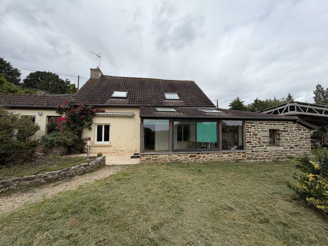 Maison à PLOUGUENAST