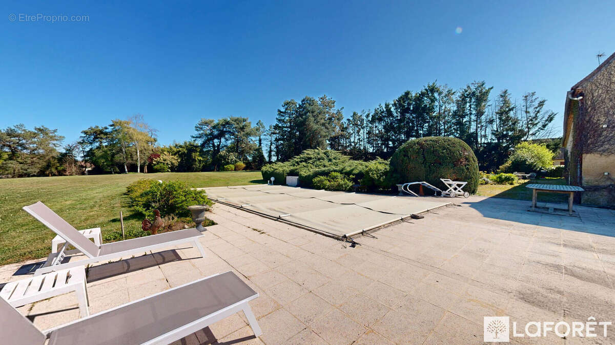 Maison à GENNETINES