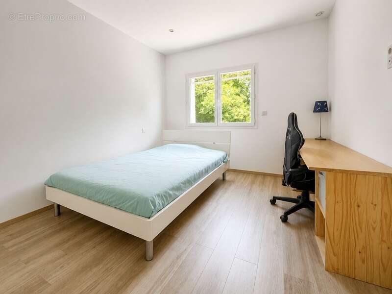 Maison contemporaine de 253 m² avec piscine, garage isolé de 100 m² et terrain de 4 728 m² – CHANCELADE- aucun travaux à prévoir - photo 8