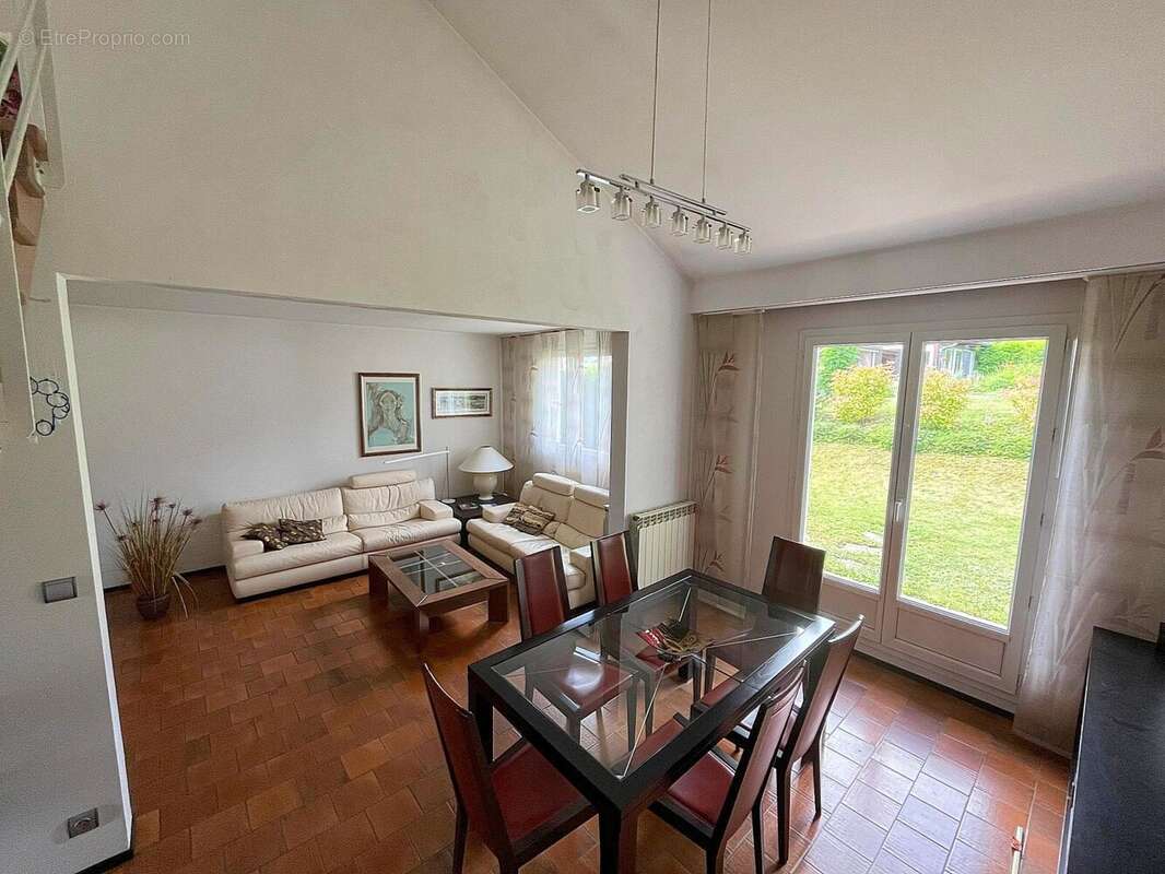 Christophe 03 - Maison à THISE