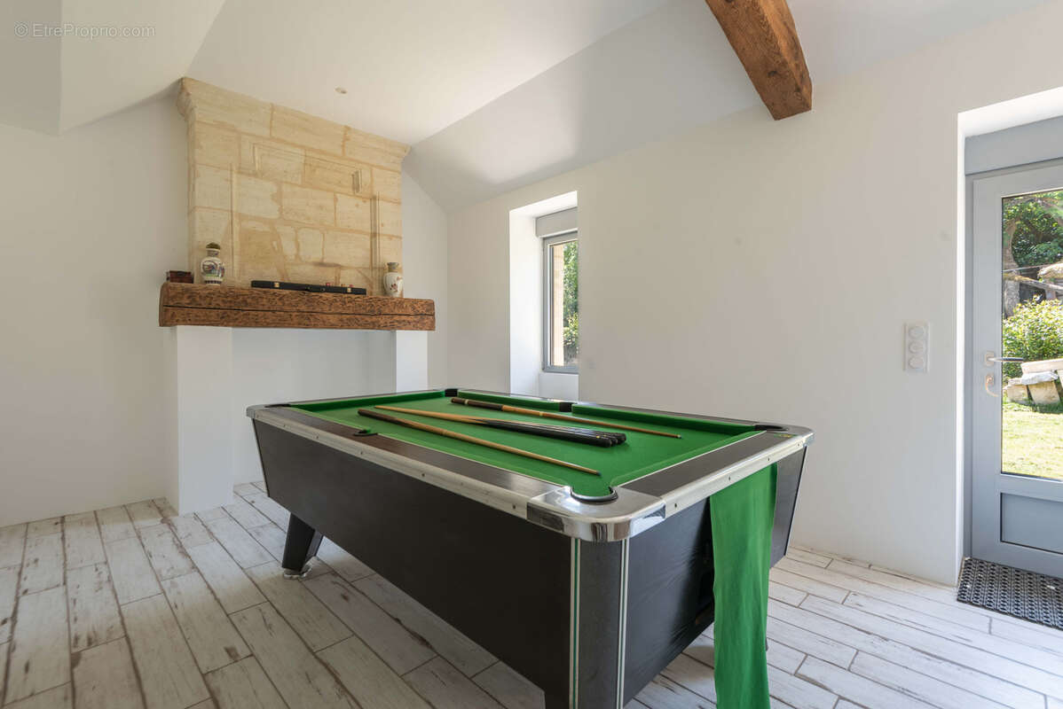 Maison en pierre atypique - 300 m2 - hab. independ. - photo 15