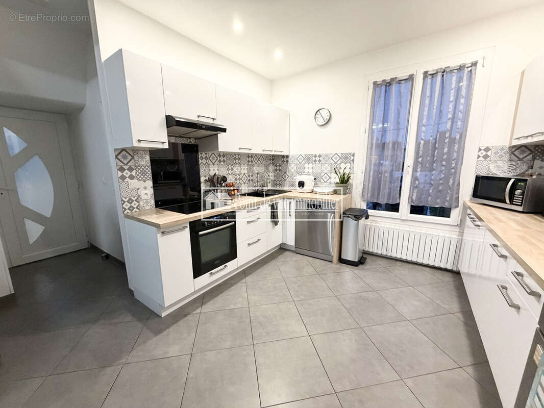 Maison à SAVIGNY-SUR-ORGE