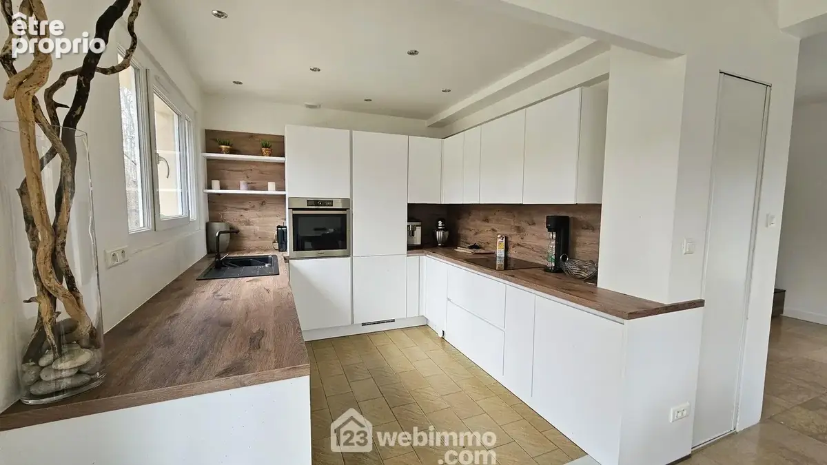 Une cuisine toute équipée et fonctionnelle de 8 m².