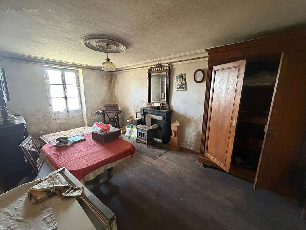 Maison à SAINT-AMAND-MAGNAZEIX