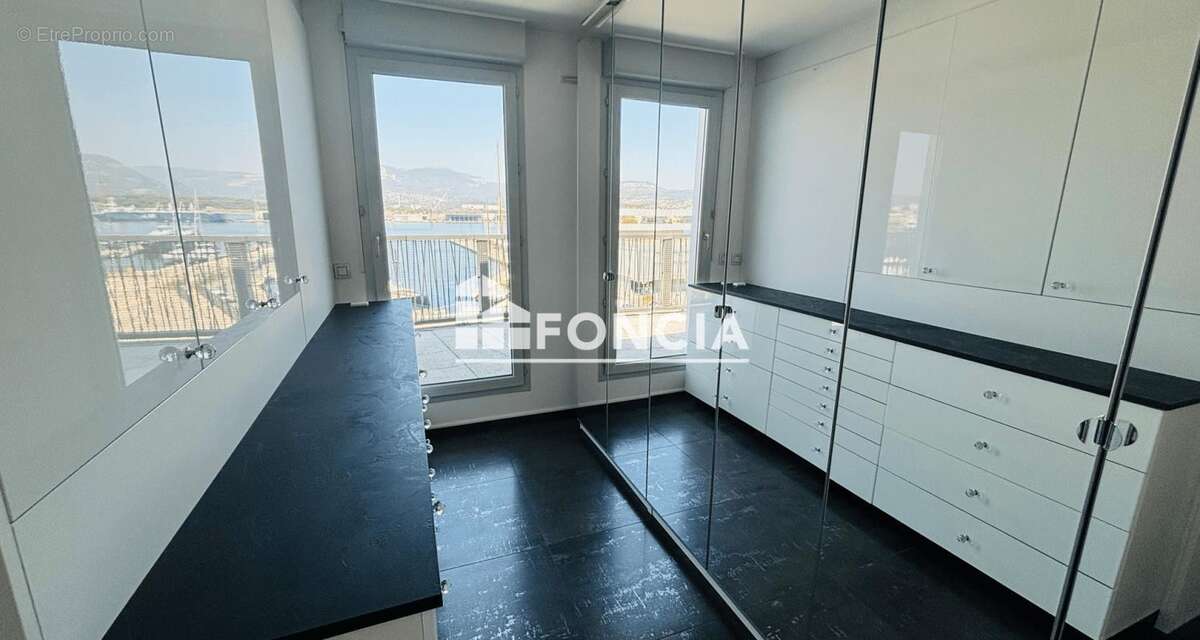 La seyne sur mer - type 4 - 94m2 toit terrasse vue magnifique sur la rade de toulon garage ascenseur - photo 12