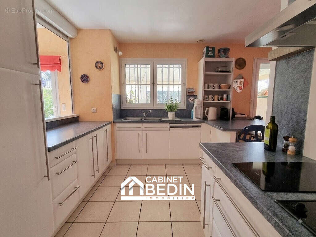 Maison 130 m² à Camblanes-Et-Meynac  - photo 3