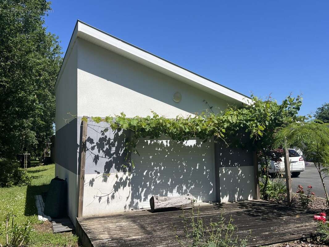 DEPENDANCE - Maison à BLANQUEFORT