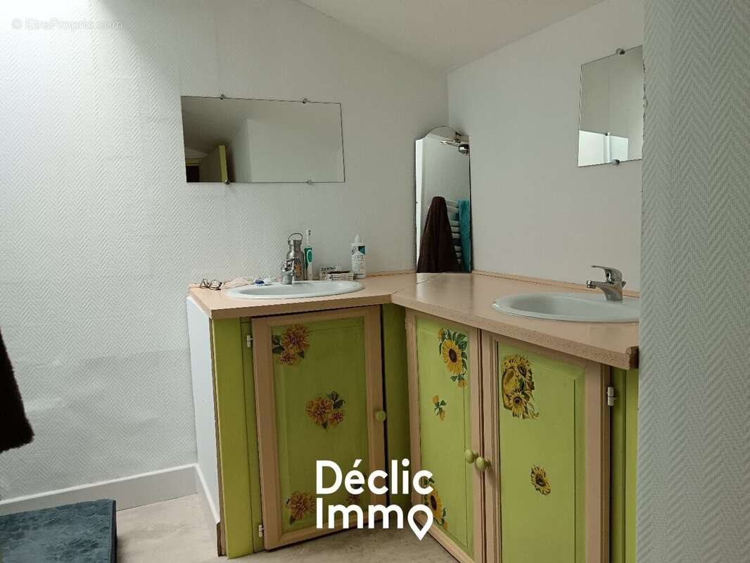 Maison en pierre avec dependances - photo 8