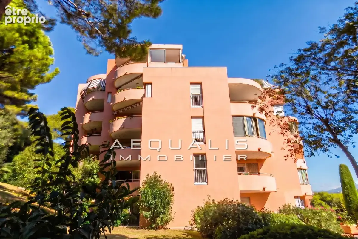 Appartement à SAINT-LAURENT-DU-VAR
