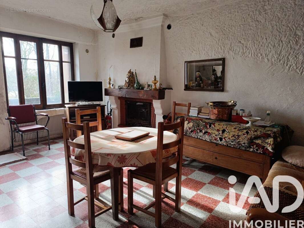 Maison 96 m² à Saint-Etienne-De-Chigny  - photo 4